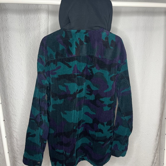 Urban Outfitters corduroy camo hooded shirt jacket. XL - Picture 2 of 5